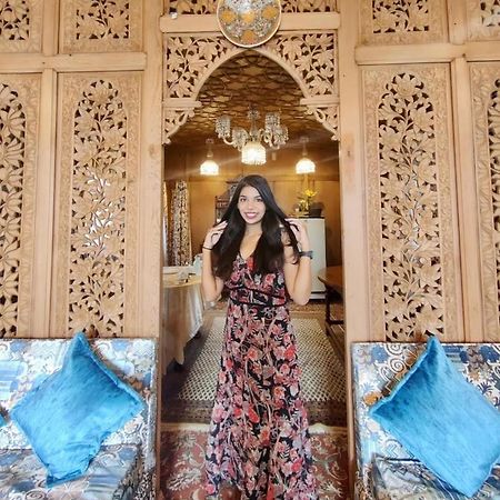 Exotic Young Shreen Houseboat Otel Srīnagar Dış mekan fotoğraf