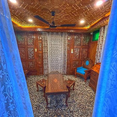 Exotic Young Shreen Houseboat Otel Srīnagar Dış mekan fotoğraf