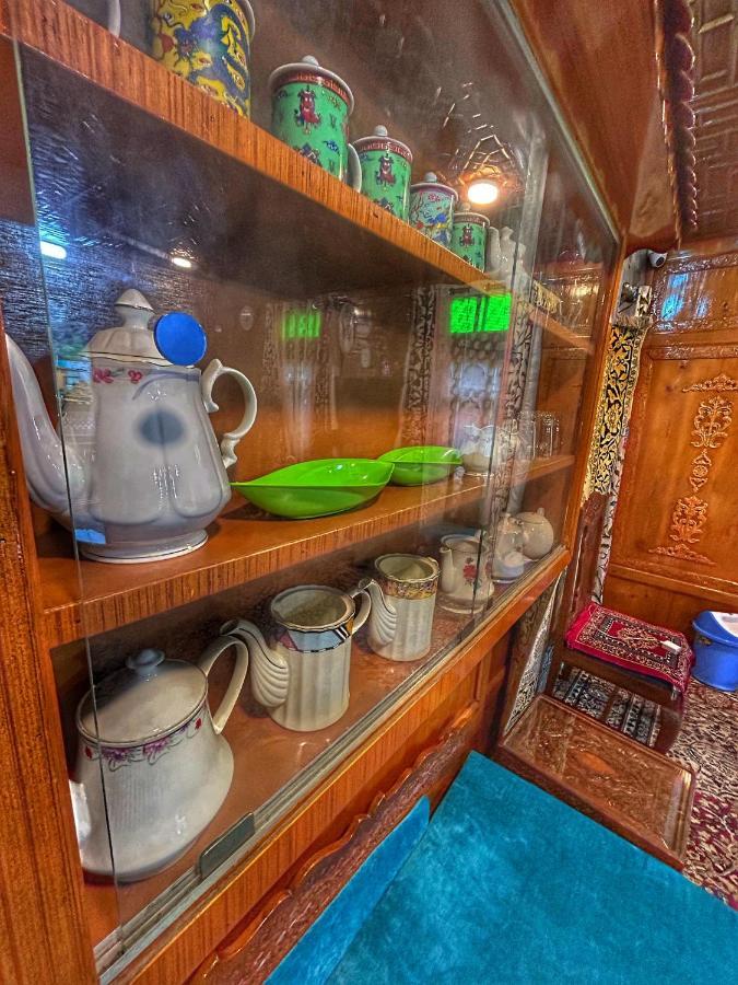 Exotic Young Shreen Houseboat Otel Srīnagar Dış mekan fotoğraf