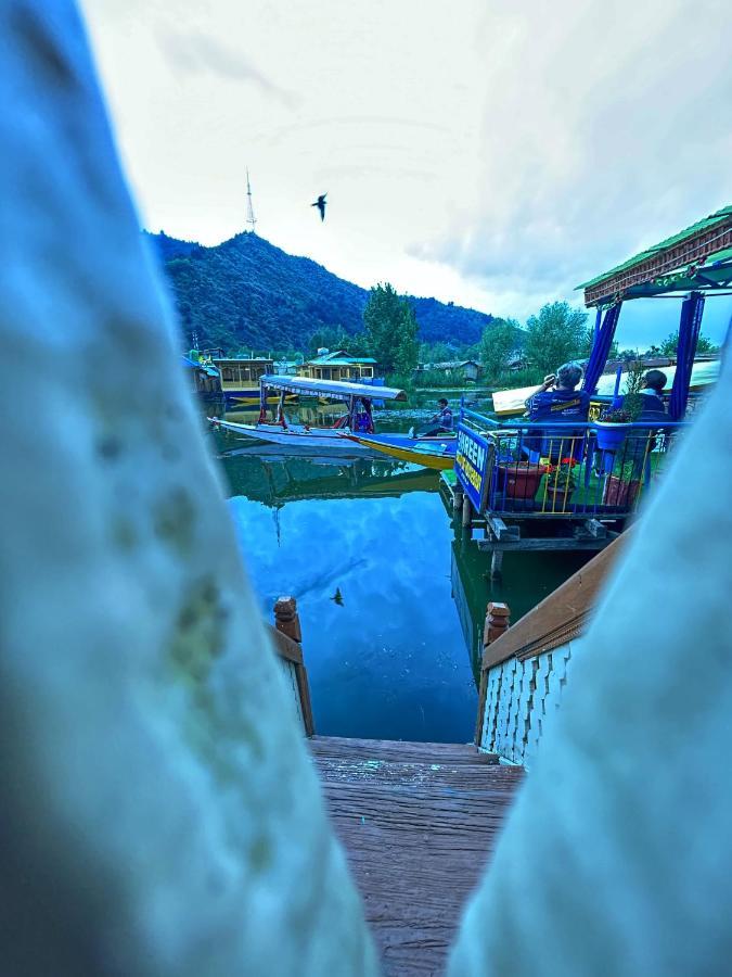 Exotic Young Shreen Houseboat Otel Srīnagar Dış mekan fotoğraf