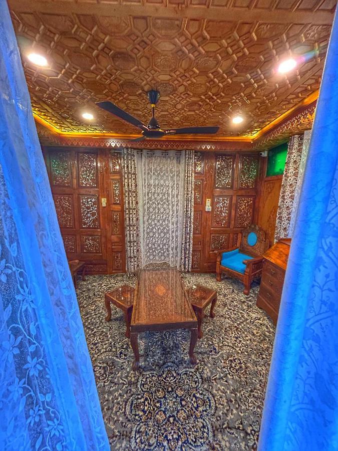 Exotic Young Shreen Houseboat Otel Srīnagar Dış mekan fotoğraf