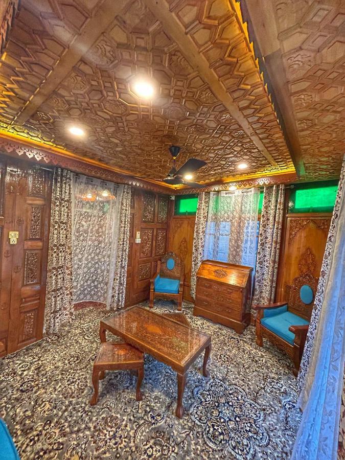 Exotic Young Shreen Houseboat Otel Srīnagar Dış mekan fotoğraf
