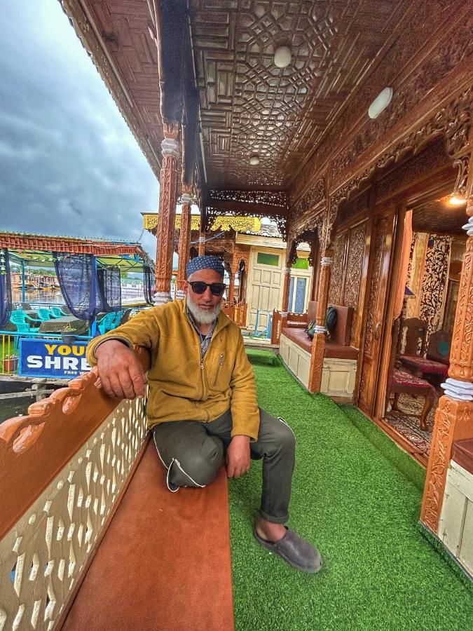 Exotic Young Shreen Houseboat Otel Srīnagar Dış mekan fotoğraf