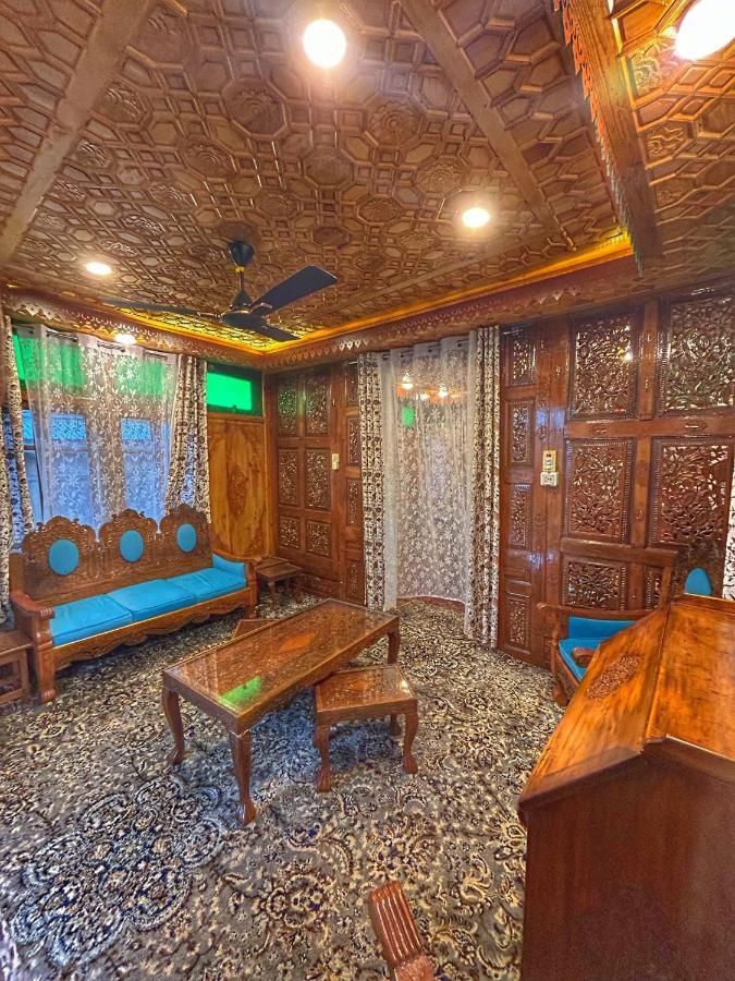 Exotic Young Shreen Houseboat Otel Srīnagar Dış mekan fotoğraf